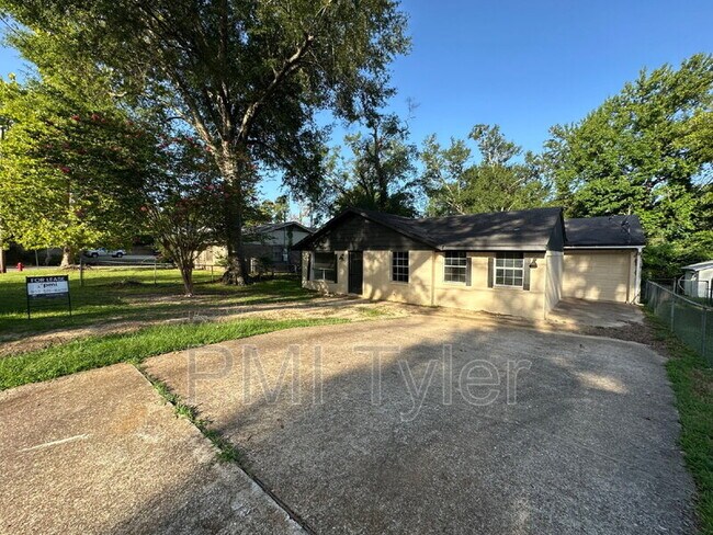 Photo - 1538 N Hill Ave