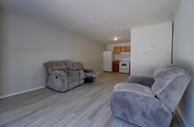 Photo - Lamplighter Apartments