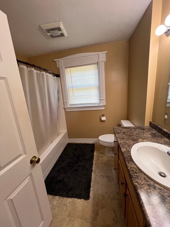 Photo - 150 Uxbridge Rd