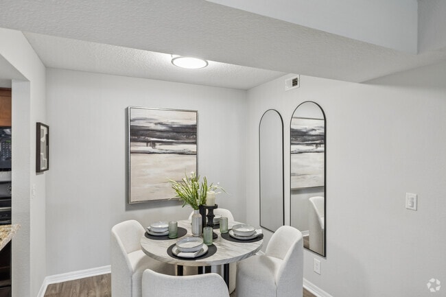 1BR, 1BA - 800SF - Dining Room