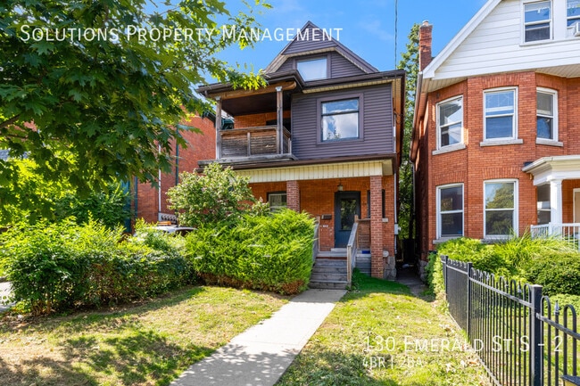 Building Photo - **Large 4 Bedroom, 2 Bathroom, 2 Floor Unit 2