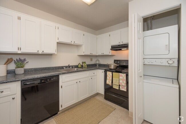 2x2 Model Home - River Pointe Rental