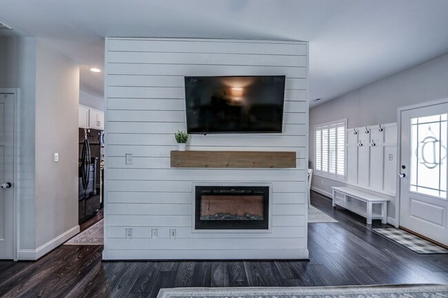 Photo - 105 Ridgeline Ln