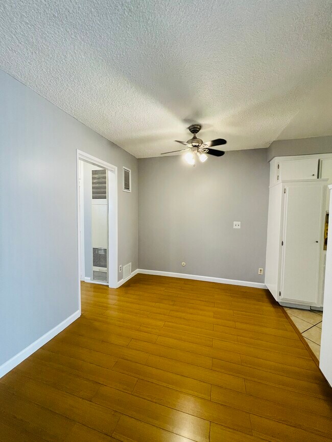 Unit #2 Dining Area - 949 N Alfred St Unit 2