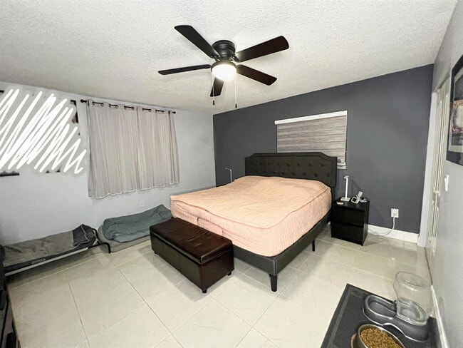 Photo - 8912 SW 6th St