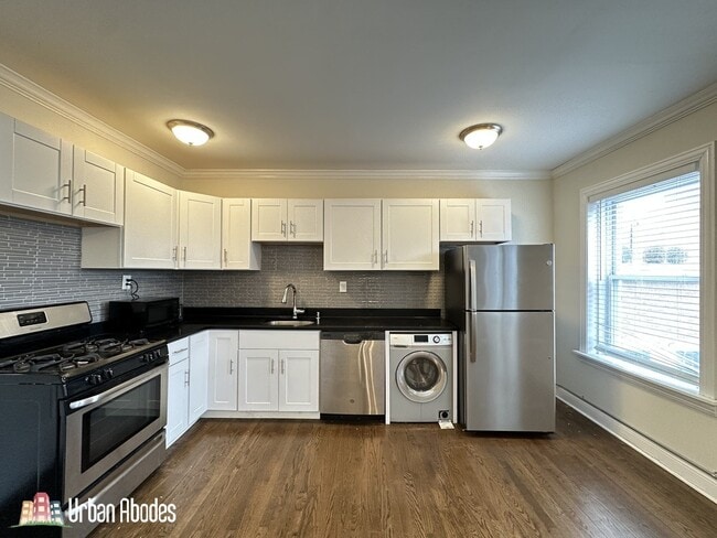 Photo - 2133 N Dayton St Unit J06W