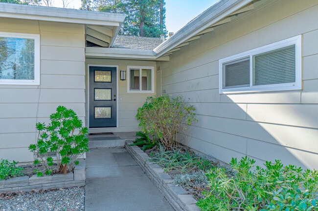 Photo - 1108 Alice St