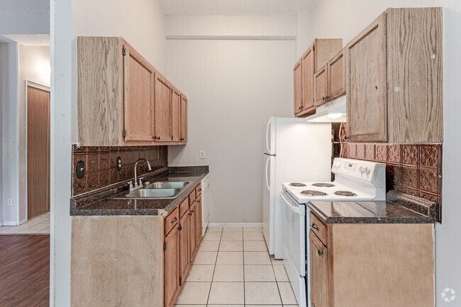 1BR, 1BA Loft - 600 SF