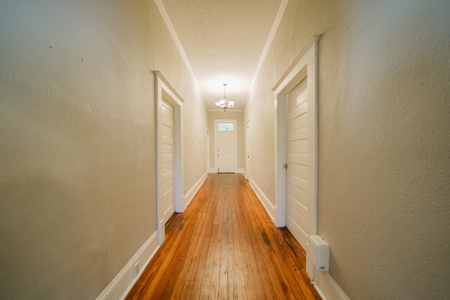 Photo - 2533 English Ave