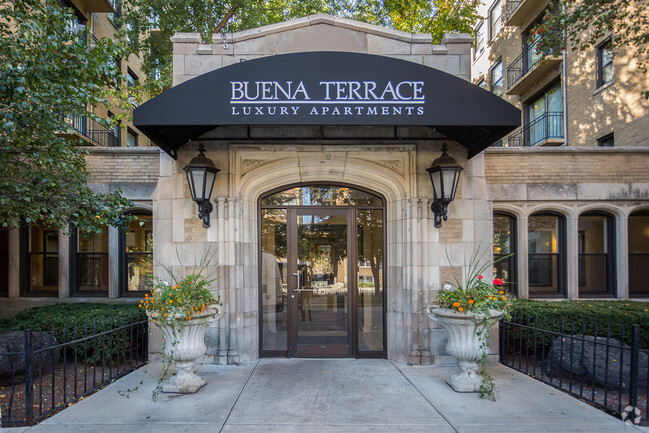 Entrance - Buena Terrace - 4242 N Sheridan Rd Rental