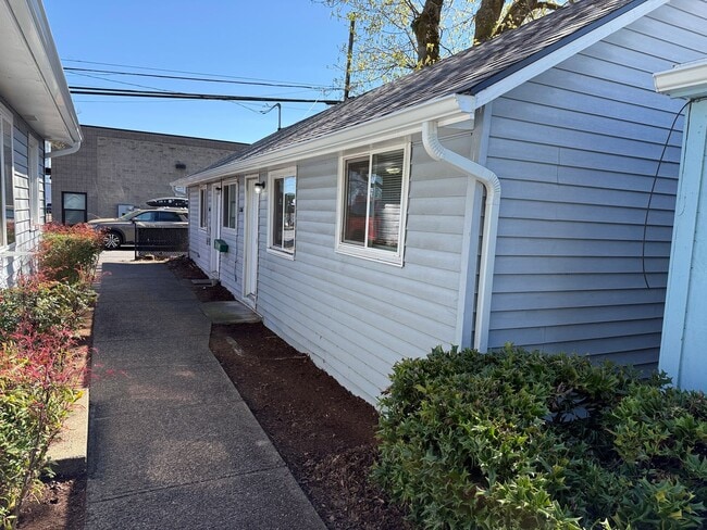 Photo - Updated Studio Apartment in Junction City!