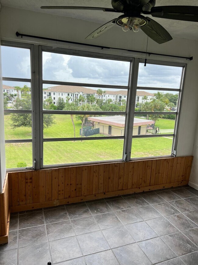 Photo - 9355 SW 8th St Unidad 409