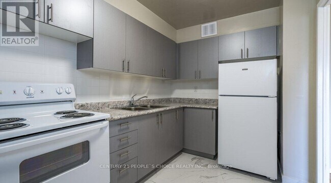 Photo - 6161 Bathurst St Unit 705