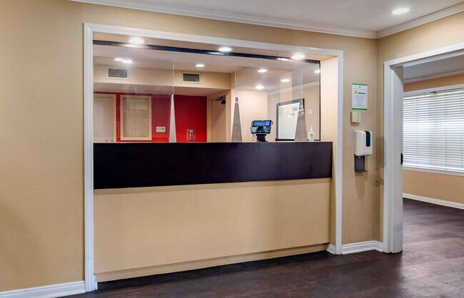 Furnished Studio-Los Angeles - Monrovia