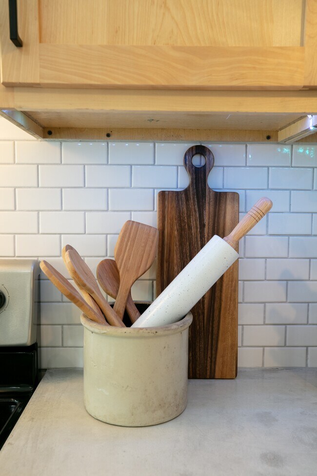 Photo - 215 E 8th St