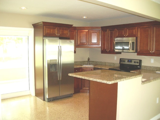 Building Photo - 6311 Beechwood Ave Rental