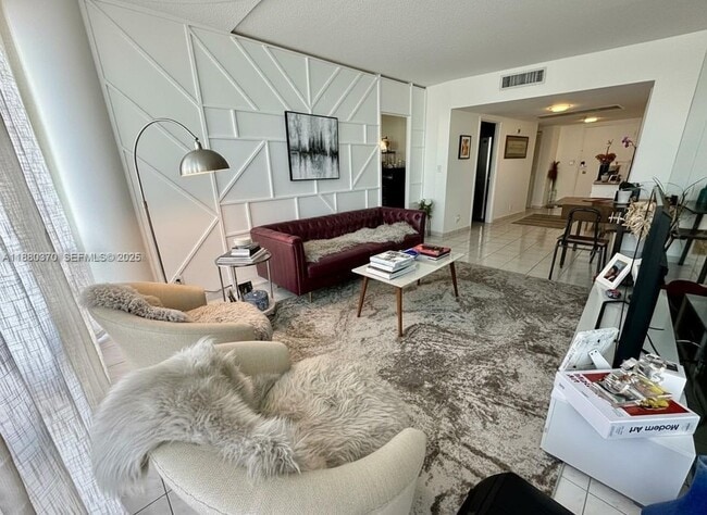 Building Photo - 900 Bay Dr Unit 211