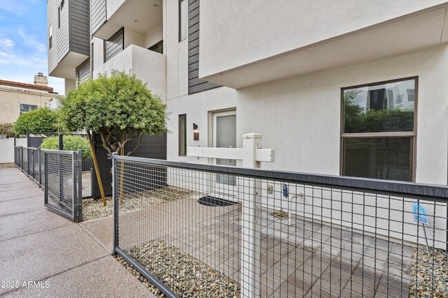 Photo - 325 E Coronado Rd