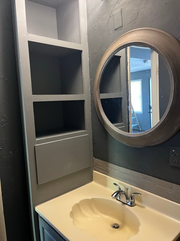 Photo - 220 S Utica St