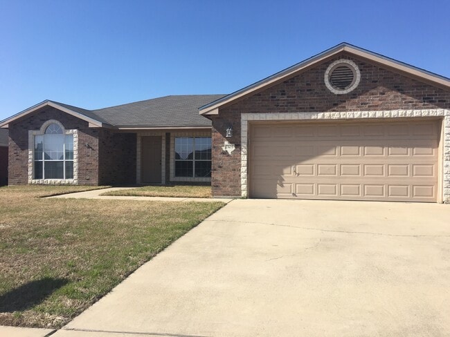 Building Photo - 2105 Jake Dr