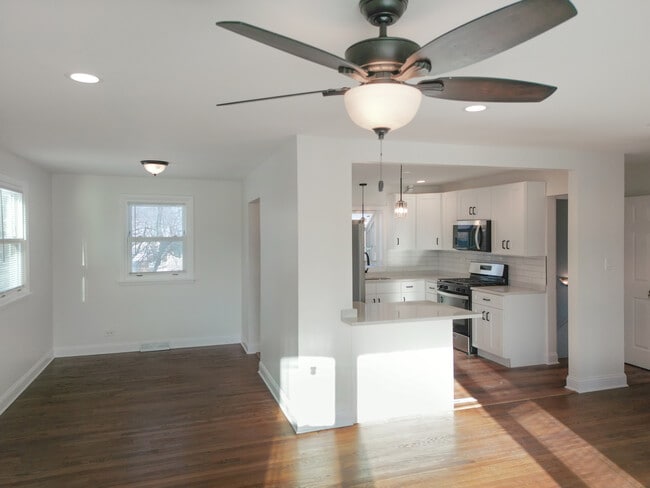 Photo - 9052 W 92nd St