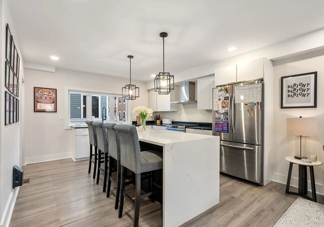 Photo - 169 W 9th St