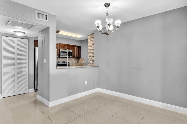 Photo - 2803 N Oakland Forest Dr Unit 114