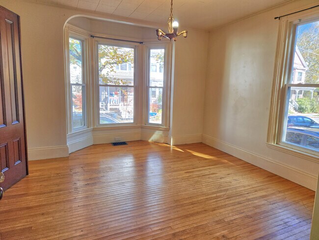 Bedroom 1- Bay Window - 46 Saunders St Unit FLOOR 1