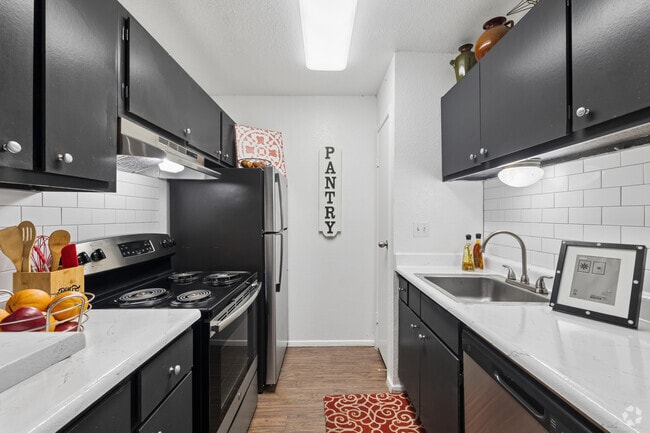 Apartamento de 1 dormitorio y 1 baño - 690 pies cuadrados - Cocina - Waverly Apts