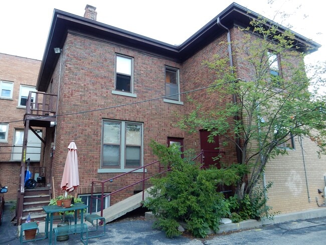 Building Photo - 1914 Monroe St Unit 201