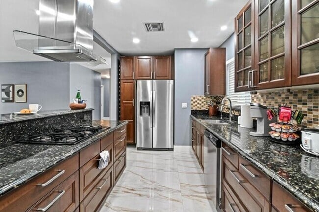 Photo - 620 Camellia Ct
