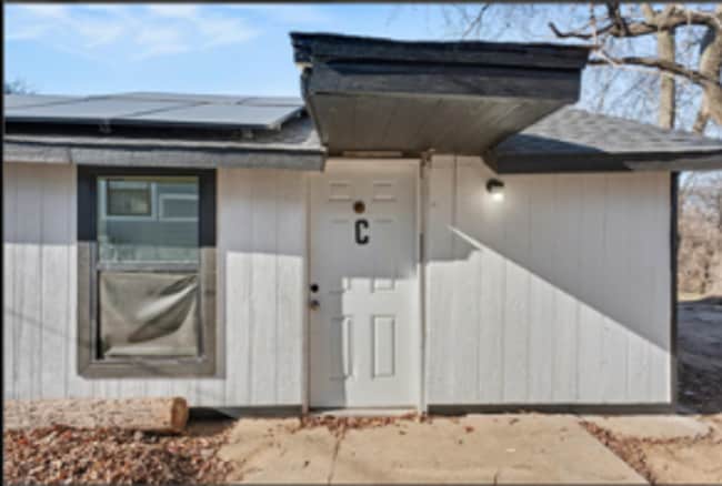 Building Photo - 732 N Victor Ave Unit C