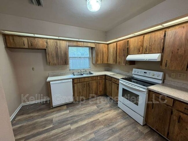 Photo - 2366 Lake Dr NW
