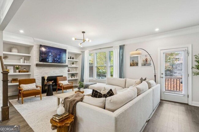 Photo - 1368 Live Oak Ln