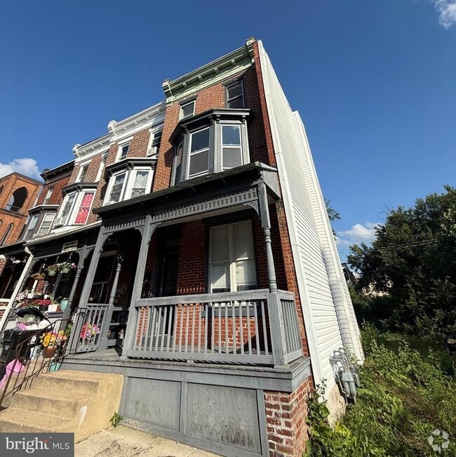 Building Photo - 331 Maclay St Unit 2 Rental