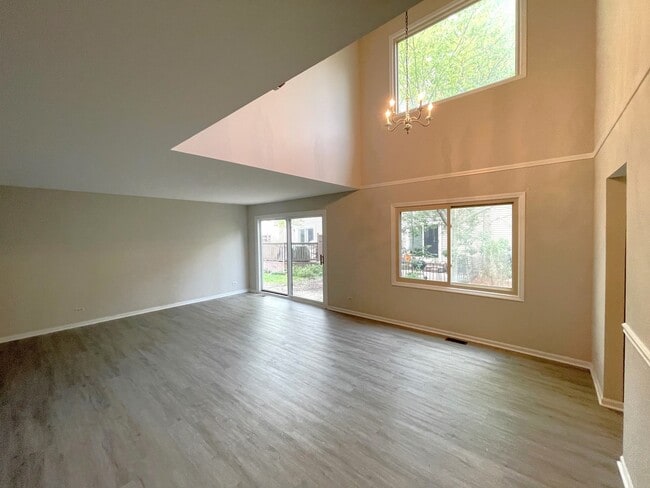 Photo - 311 E Forest Knoll Dr
