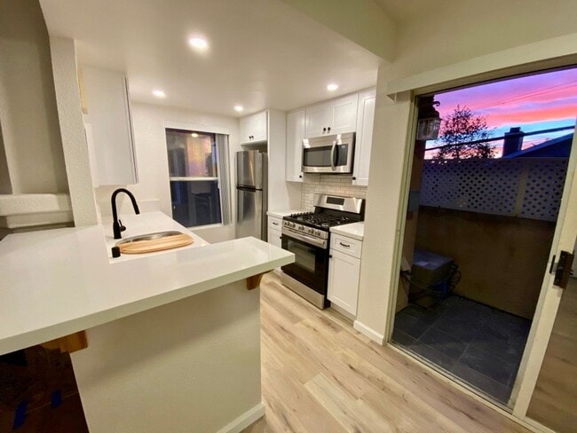Building Photo - Renovated Two Bedroom Two Bathroom Condo North Park Unit 7