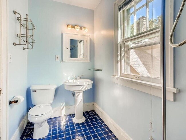 1698 Hewitt Ave Unit 1