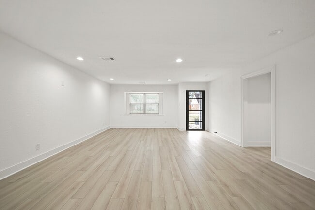 Photo - 6010 Rutherglenn Dr