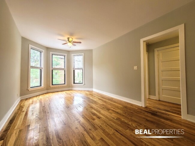 Photo - 627 W Oakdale Ave