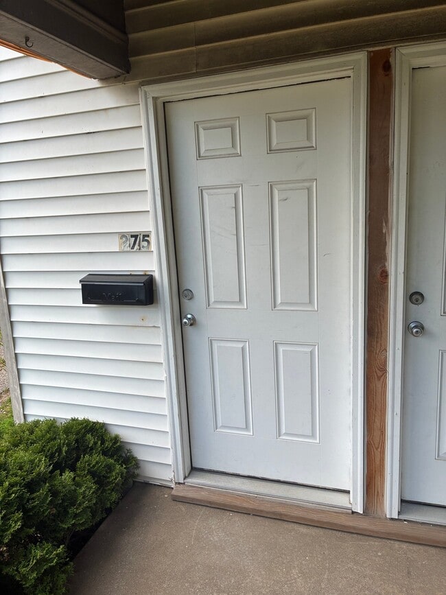 Building Photo - 275 E Main St