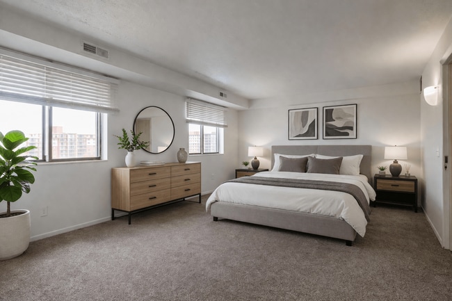 Photo - Carlyle Tower Apartments - Southfield, MI