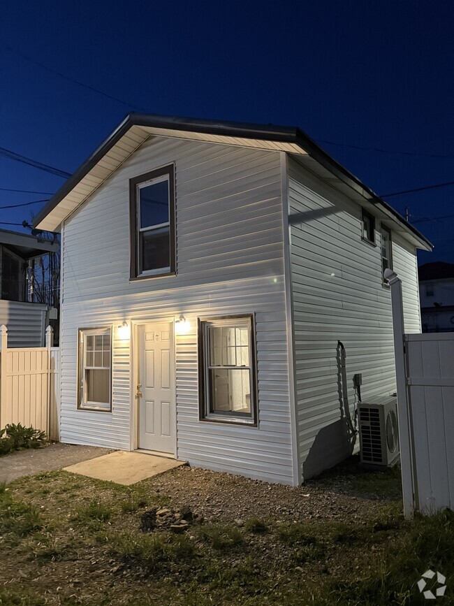 Building Photo - 1809 Jefferson St Unit 3 Rental