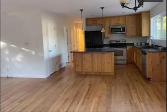 LOVELY 5 Bed 2.5 Bath Single Family Home i... - LOVELY 5 Bed 2.5 Bath Single Family Home i...