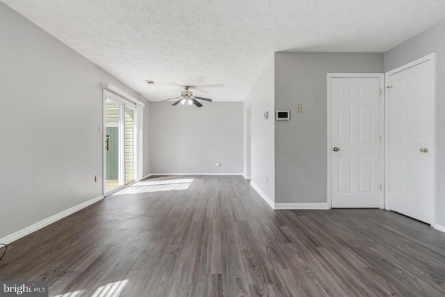 Photo - 3036 New Oak Ln