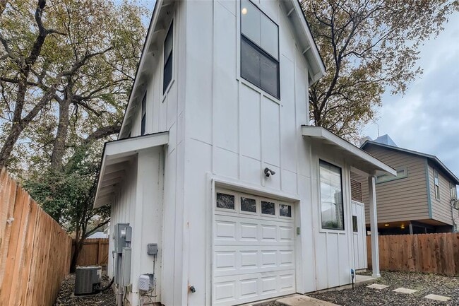 Photo - 904 E 2nd St