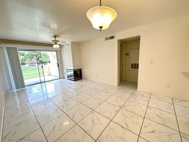 Southwest Las Vegas Condo. 1st Floor. 1 be... - Southwest Las Vegas Condo. 1st Floor. 1 be...