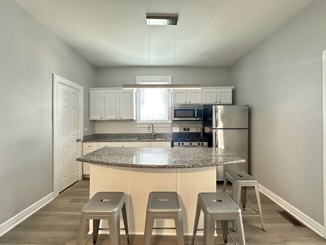 Photo - 1628 N Campbell Ave Unit J04P