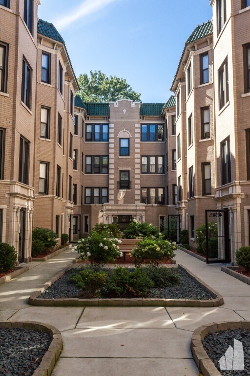 Photo - 4040 N Ashland Ave