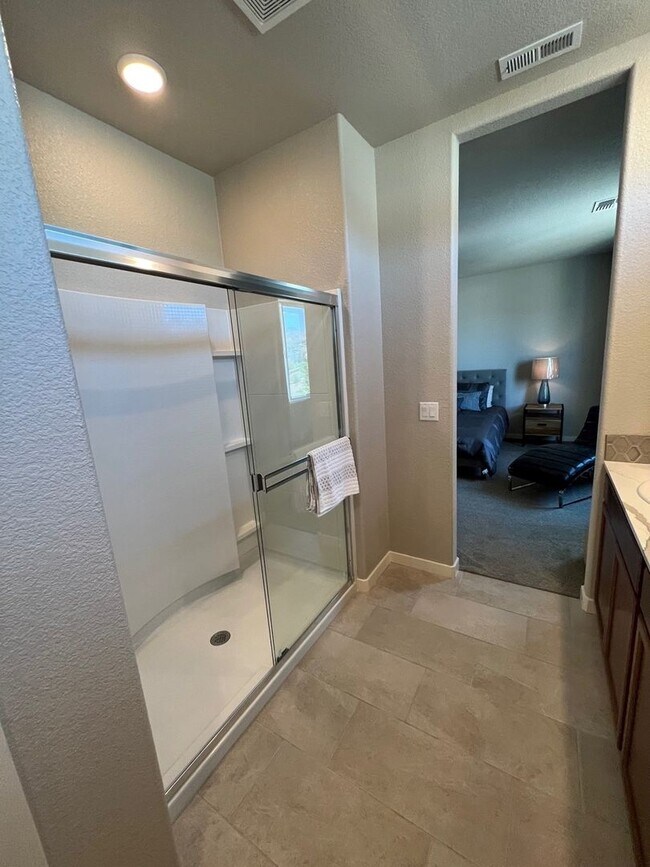Photo - Gorgeous 2 Story, 3 Bed/2.5 Bath Townhouse with 2 Car Garage in Gated Community